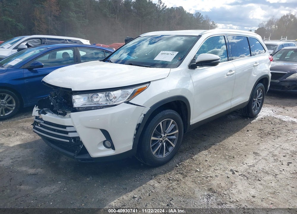 2019 TOYOTA HIGHLANDER XLE VIN: 5TDKZRFH7KS573543