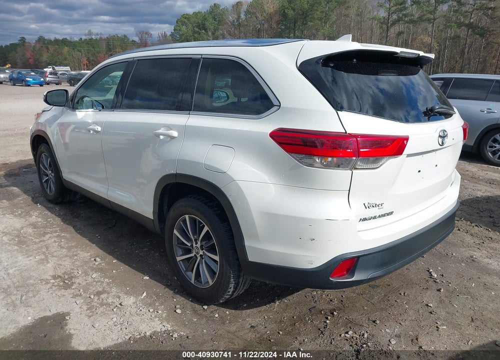 2019 TOYOTA HIGHLANDER XLE VIN: 5TDKZRFH7KS573543