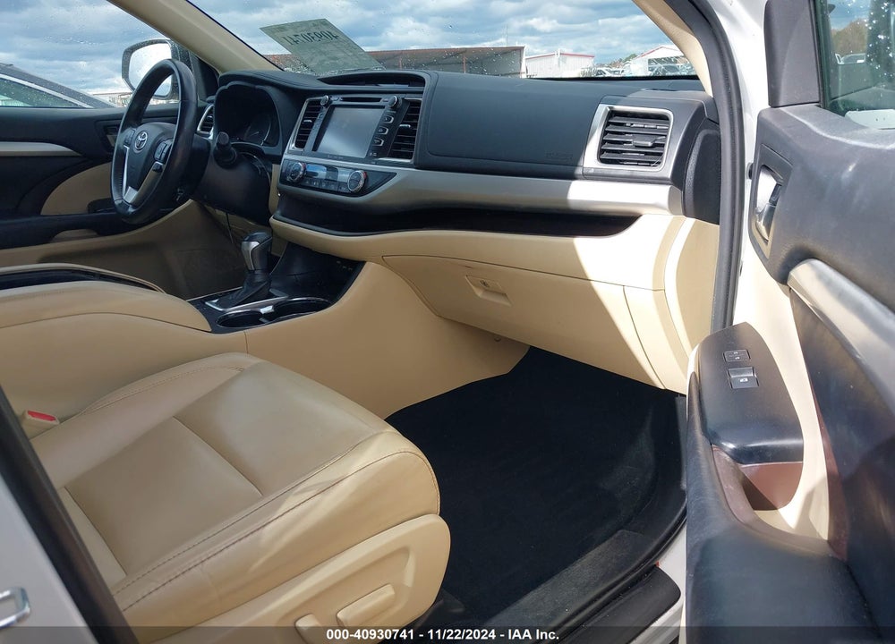 2019 TOYOTA HIGHLANDER XLE VIN: 5TDKZRFH7KS573543
