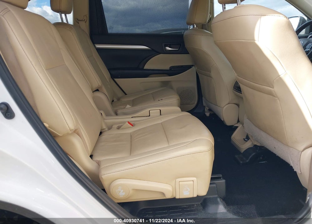 2019 TOYOTA HIGHLANDER XLE VIN: 5TDKZRFH7KS573543