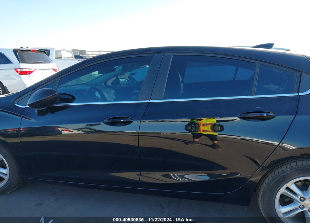 2017 CHEVROLET CRUZE VIN: 3G1BE6SM8HS585470