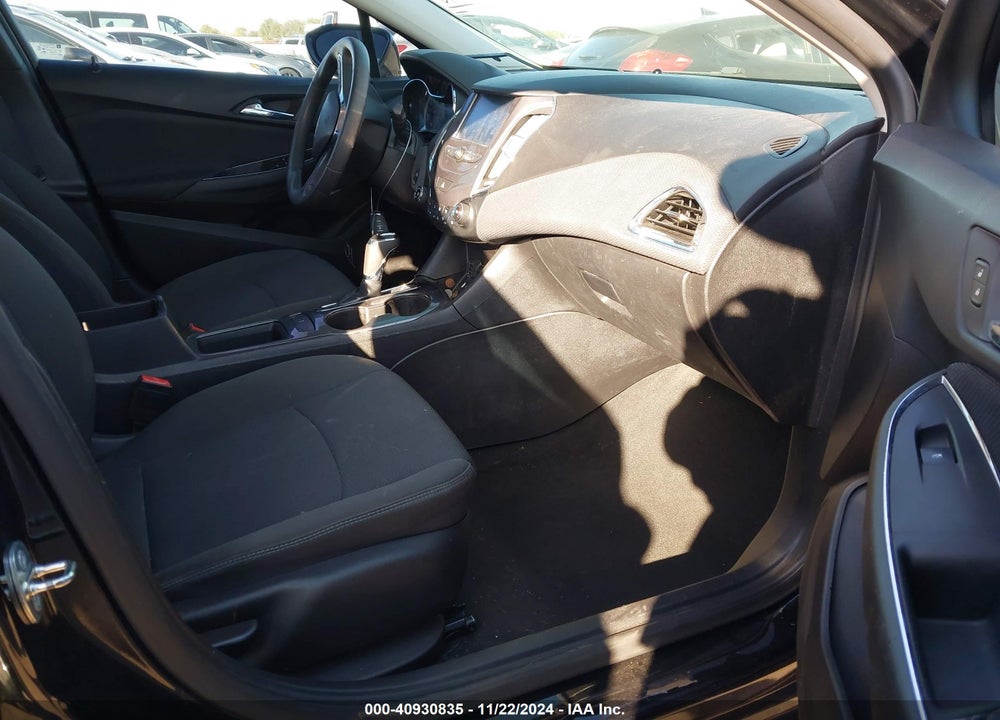 2017 CHEVROLET CRUZE VIN: 3G1BE6SM8HS585470