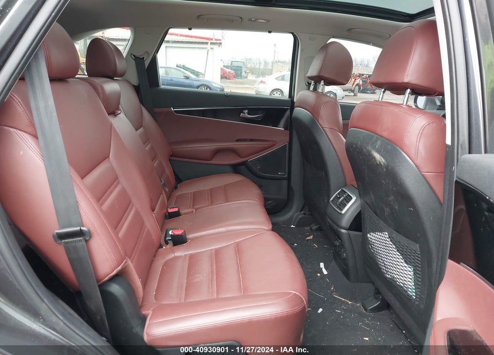 2018 KIA SORENTO 3.3L SX VIN: 5XYPKDA5XJG405563