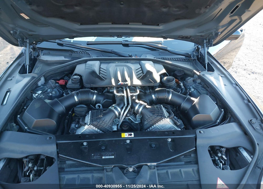 2013 BMW M6 VIN: WBSLZ9C54DDZ77907