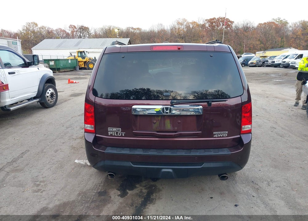 2015 HONDA PILOT TOURING VIN: 5FNYF4H94FB005711