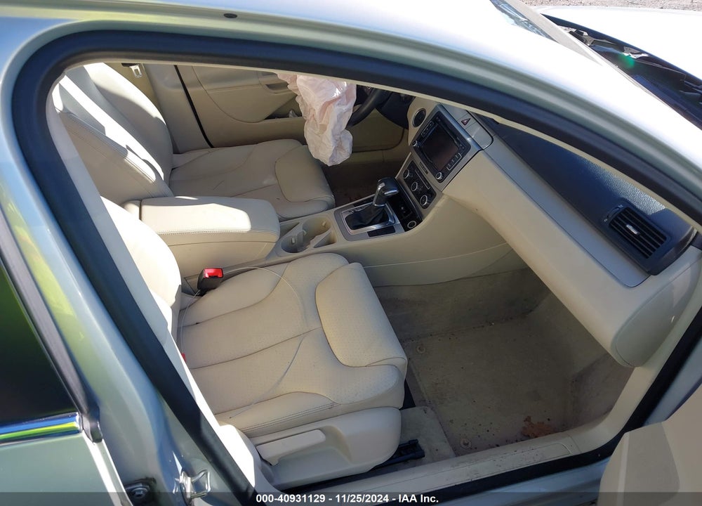 2010 VOLKSWAGEN PASSAT KOMFORT VIN: WVWJM7AN7AE091624