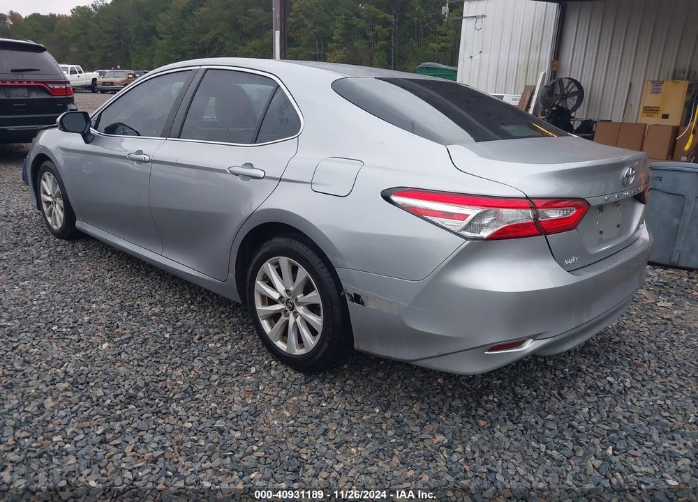 2018 TOYOTA CAMRY LE VIN: 4T1B11HK5JU676693