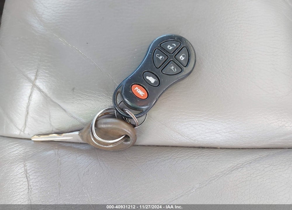 2002 CHRYSLER TOWN & COUNTRY LIMITED VIN: 2C8GP64L32R700510