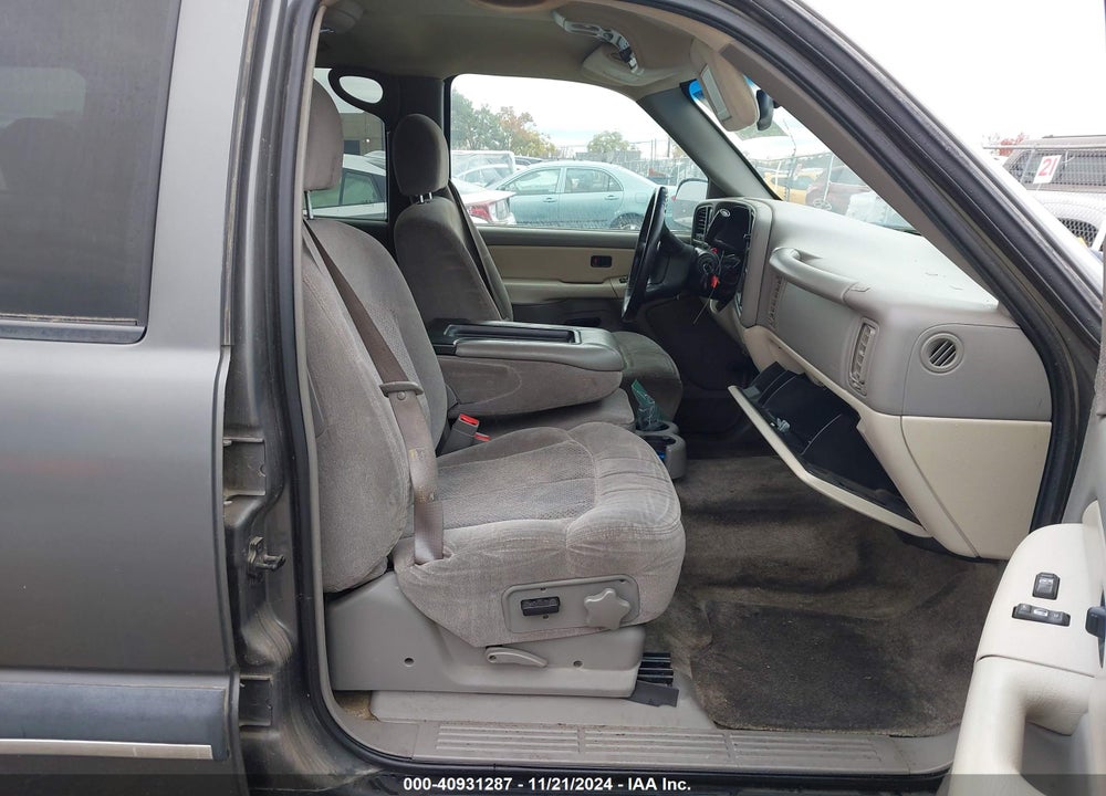 2002 CHEVROLET TAHOE LS VIN: 1GNEC13T52J305572