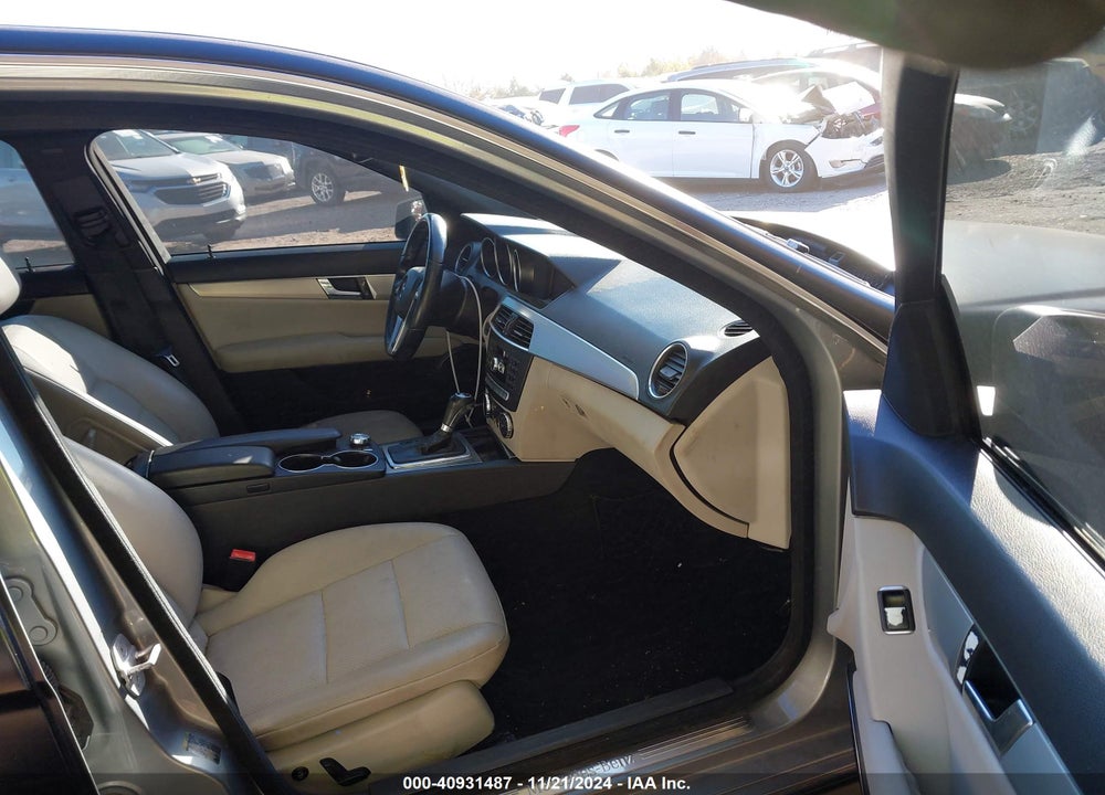 2014 MERCEDES-BENZ C 250 LUXURY/SPORT VIN: WDDGF4HBXER312846