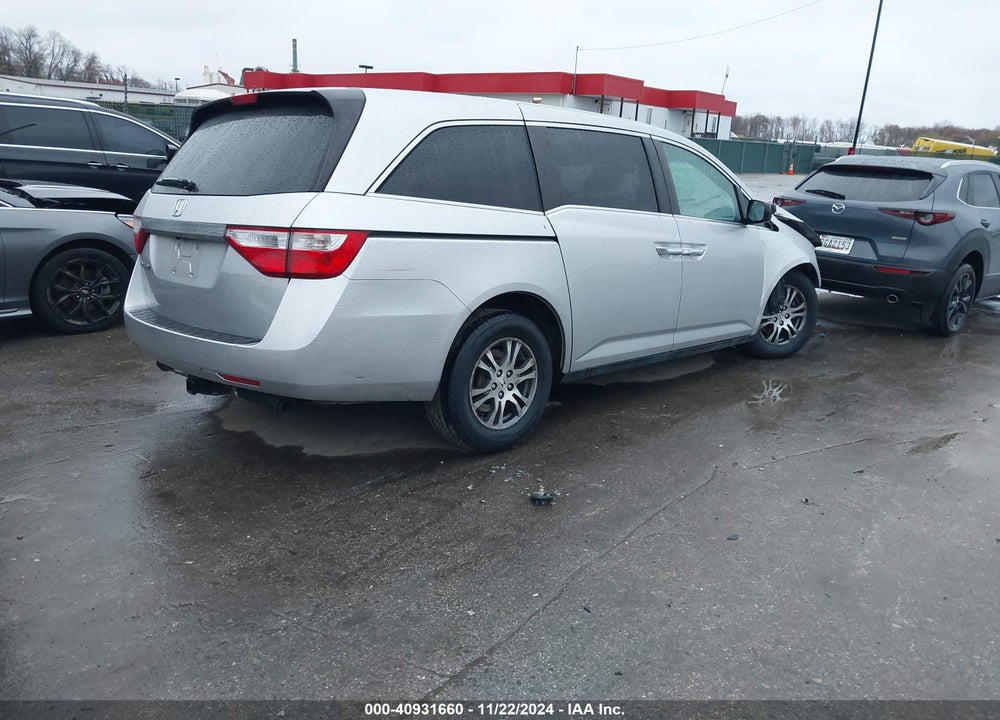 2011 HONDA ODYSSEY VIN: 5FNRL5H67BB038592