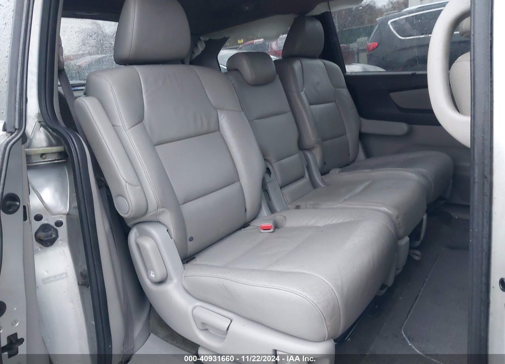 2011 HONDA ODYSSEY VIN: 5FNRL5H67BB038592