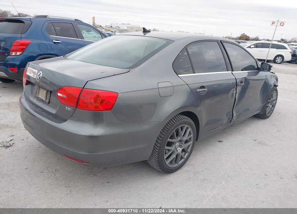 2014 VOLKSWAGEN JETTA 2.0L TDI VIN: 3VWLL7AJ6EM390012