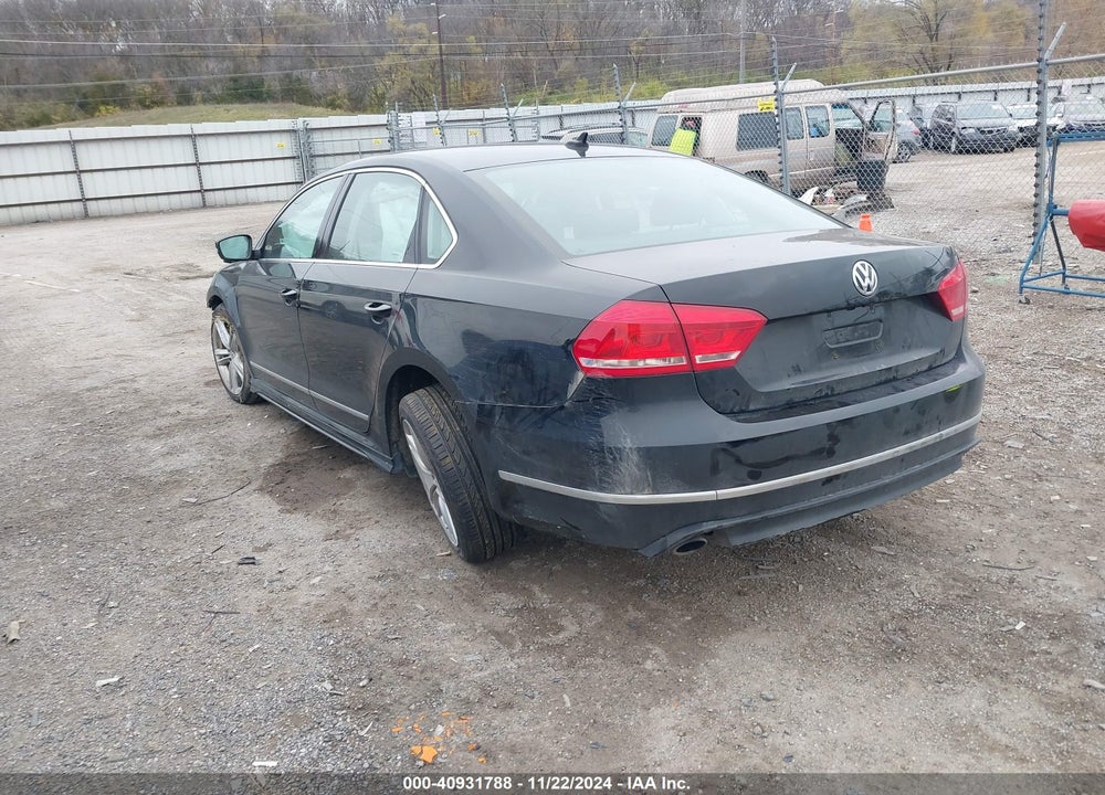 2015 VOLKSWAGEN PASSAT VIN: 1VWCM7A31FC117514
