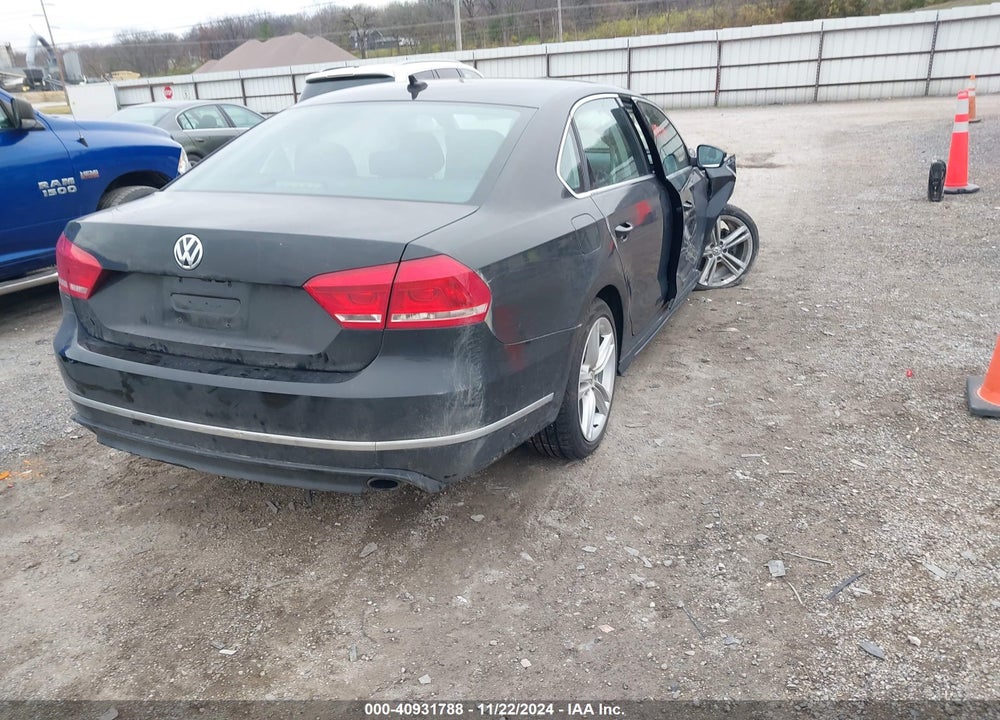 2015 VOLKSWAGEN PASSAT VIN: 1VWCM7A31FC117514