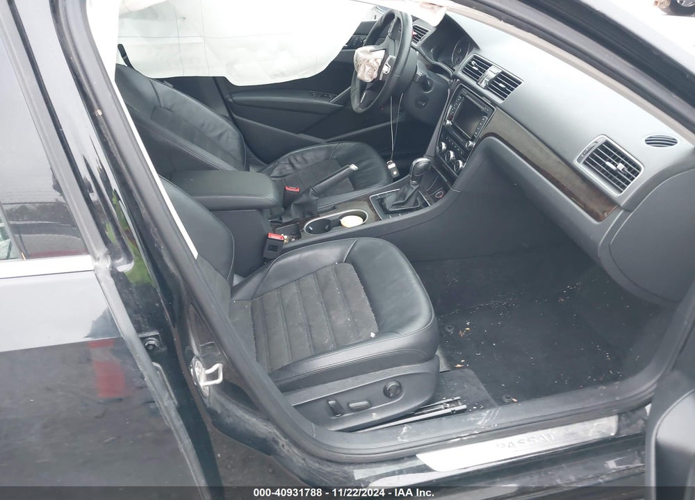 2015 VOLKSWAGEN PASSAT VIN: 1VWCM7A31FC117514