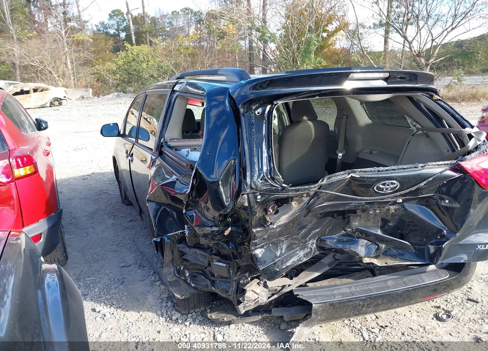 2015 TOYOTA SIENNA XLE 8 PASSENGER VIN: 5TDYK3DC9FS581944