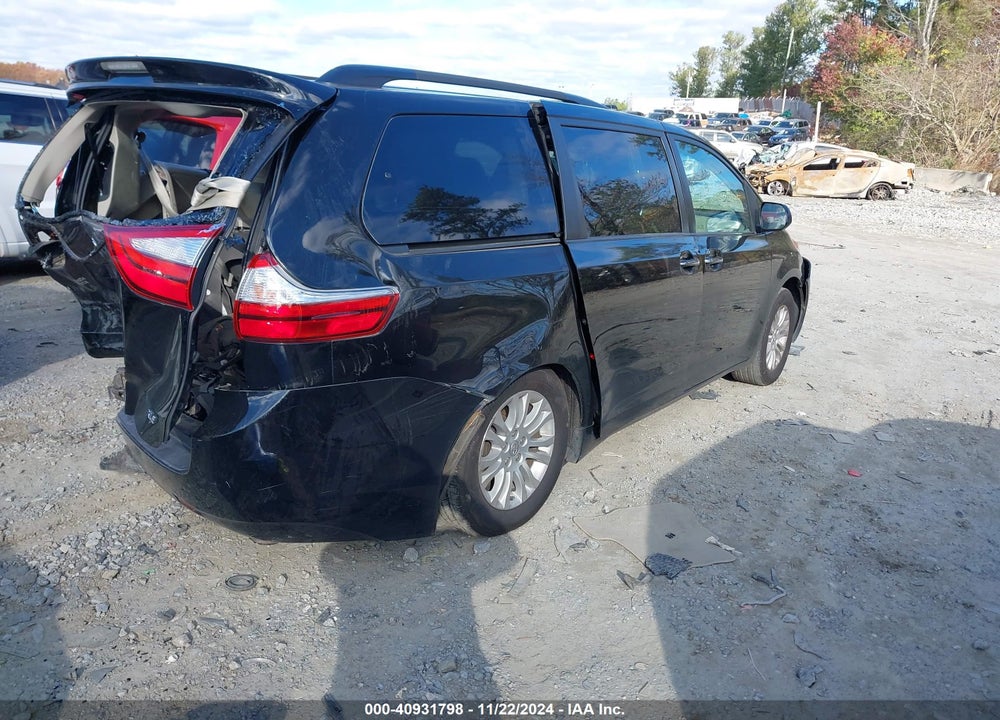 2015 TOYOTA SIENNA XLE 8 PASSENGER VIN: 5TDYK3DC9FS581944