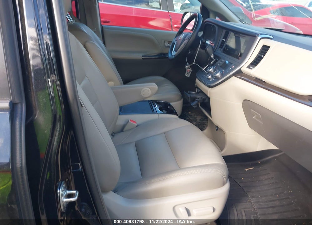 2015 TOYOTA SIENNA XLE 8 PASSENGER VIN: 5TDYK3DC9FS581944