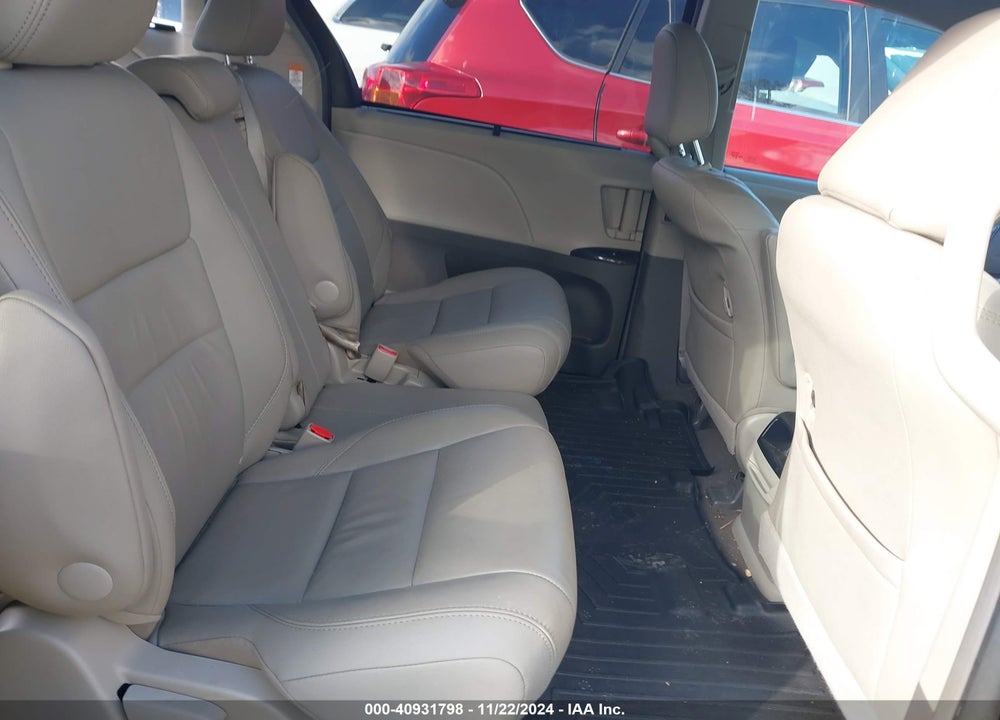 2015 TOYOTA SIENNA XLE 8 PASSENGER VIN: 5TDYK3DC9FS581944