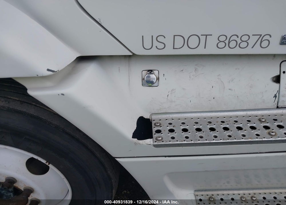 2002 FREIGHTLINER CONVENTIONAL ST112 VIN: 1FUBA8A822PJ88371