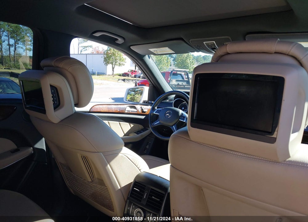 2015 MERCEDES-BENZ GL 550 4MATIC VIN: 4JGDF7DE9FA547846
