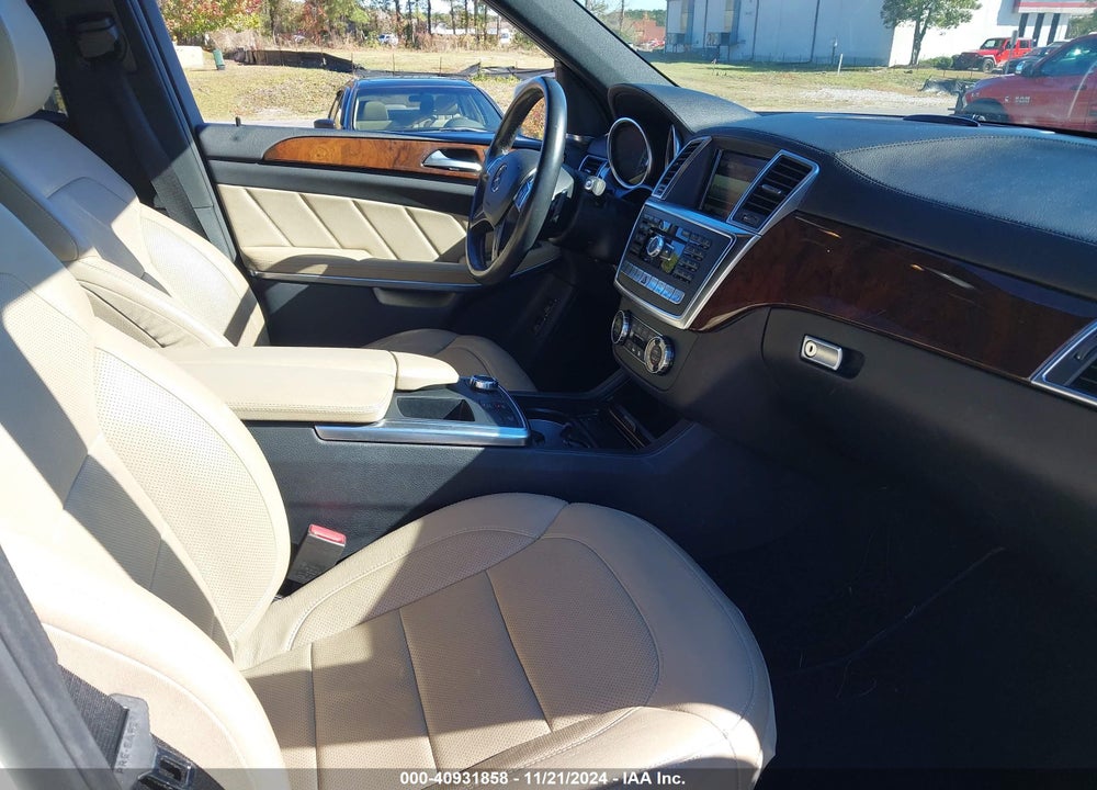 2015 MERCEDES-BENZ GL 550 4MATIC VIN: 4JGDF7DE9FA547846