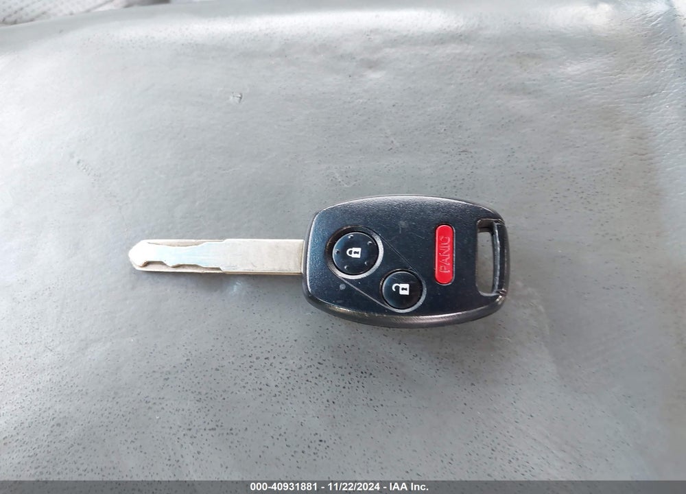 2005 HONDA PILOT EX-L VIN: 5FNYF18535B053100