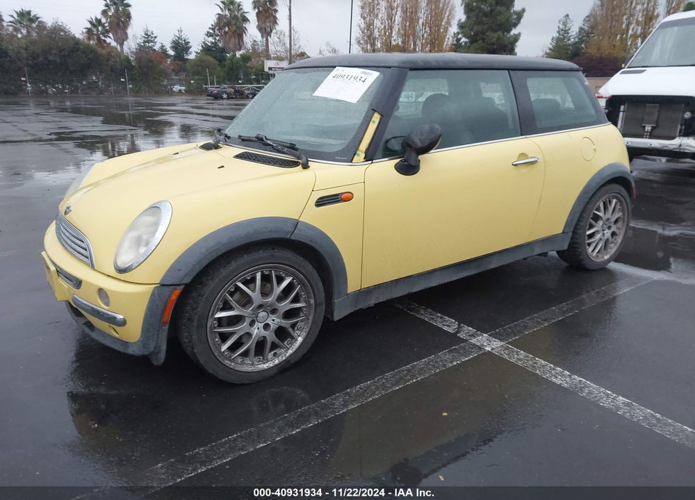 2002 MINI COOPER VIN: WMWRC33402TC33425