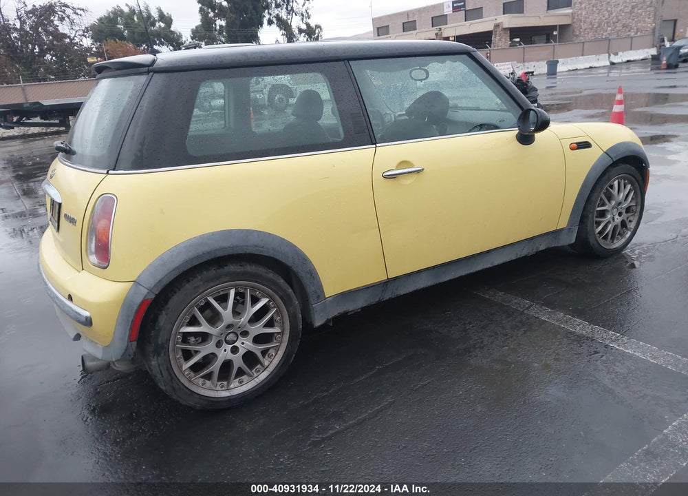 2002 MINI COOPER VIN: WMWRC33402TC33425