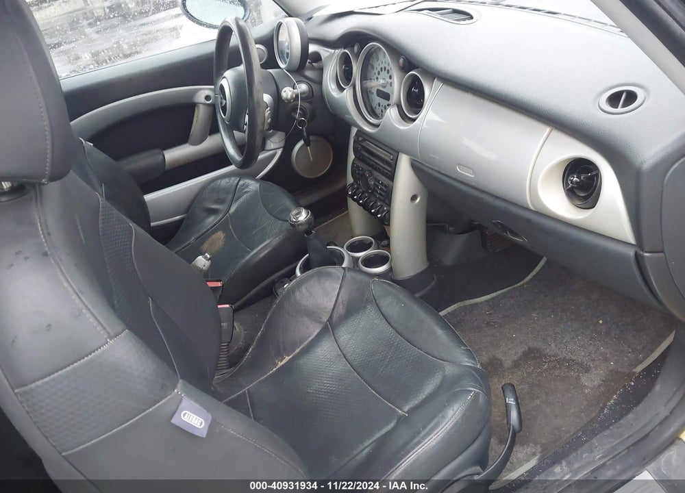2002 MINI COOPER VIN: WMWRC33402TC33425