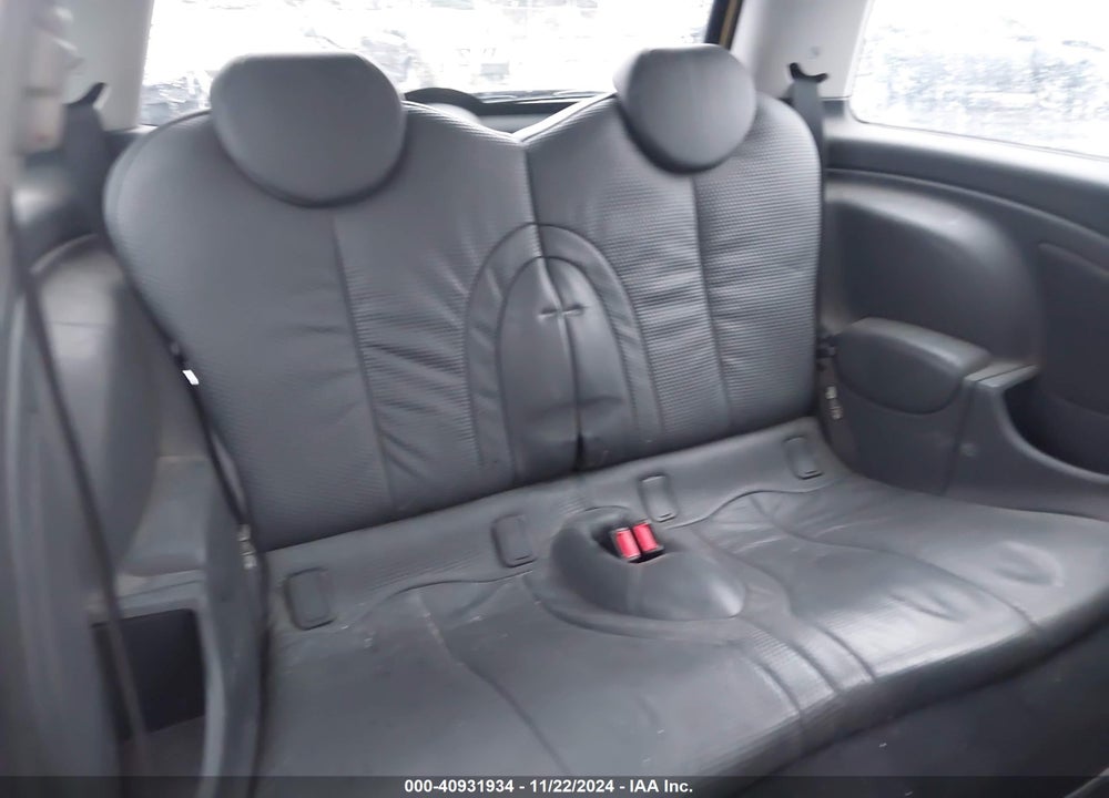 2002 MINI COOPER VIN: WMWRC33402TC33425