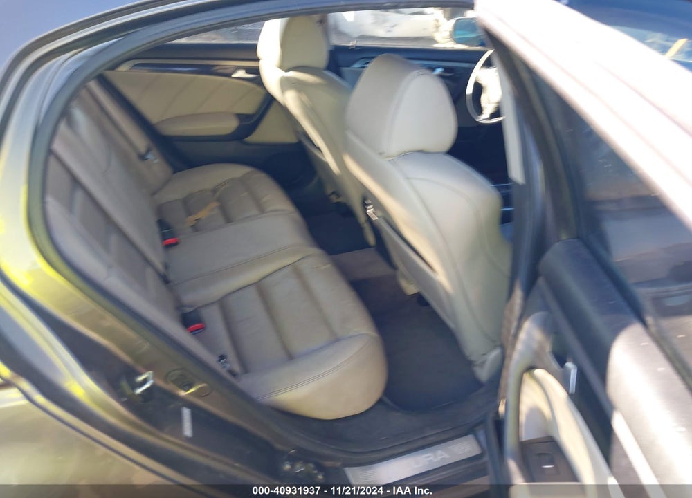 2008 ACURA TL VIN: 19UUA765X8A025537