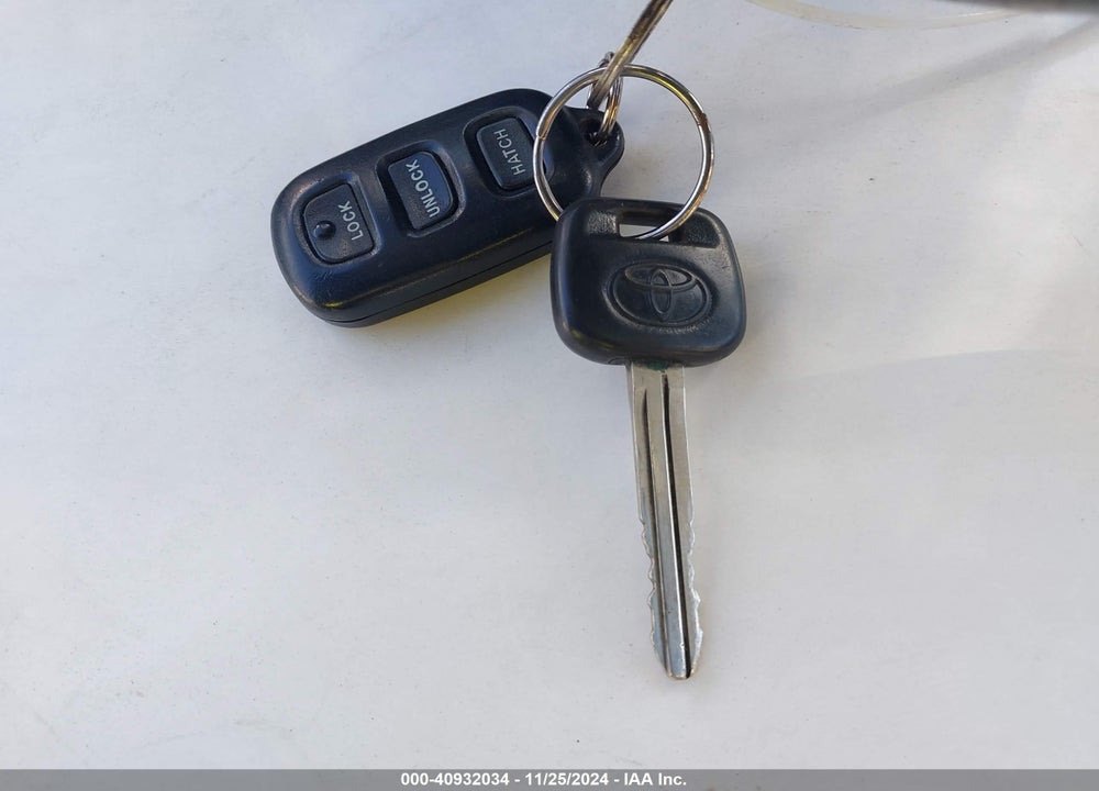 2004 TOYOTA MATRIX/XR VIN: 2T1KR32E54C181035
