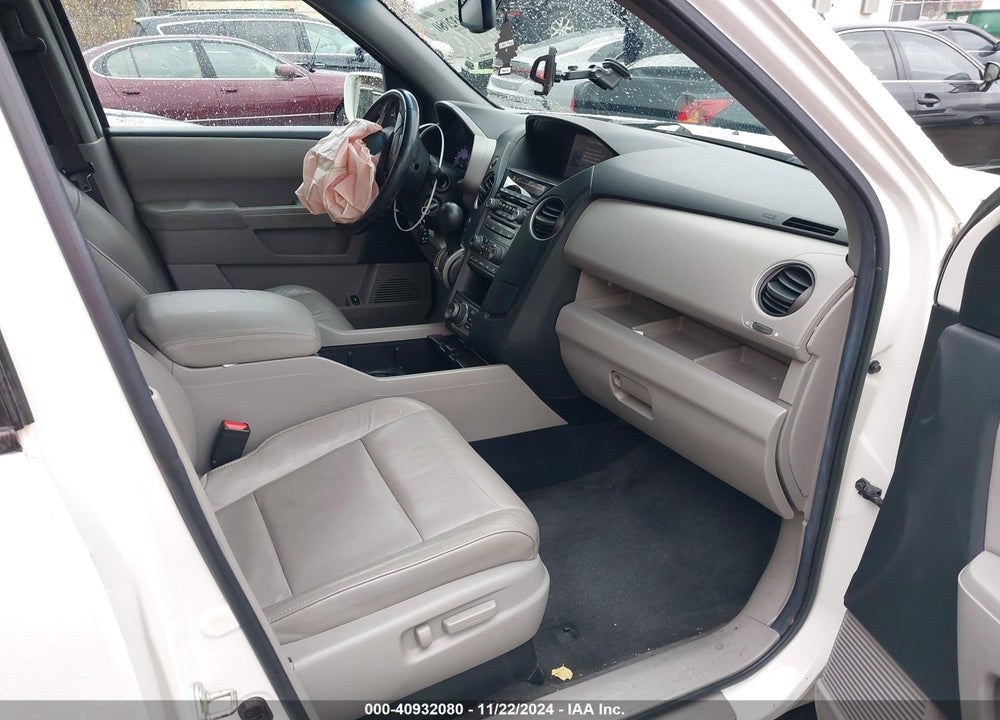 2013 HONDA PILOT TOURING VIN: 5FNYF4H95DB013832
