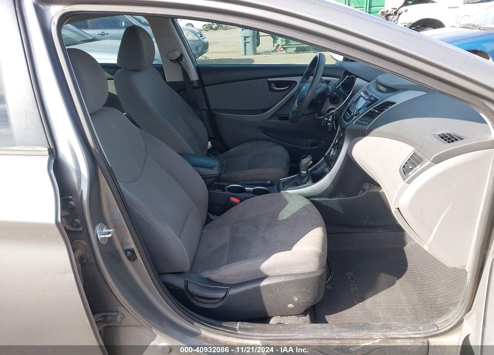 2014 HYUNDAI ELANTRA SE VIN: 5NPDH4AE8EH492590