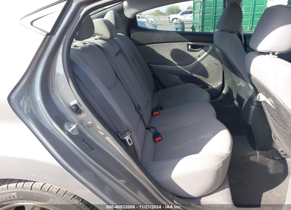 2014 HYUNDAI ELANTRA SE VIN: 5NPDH4AE8EH492590