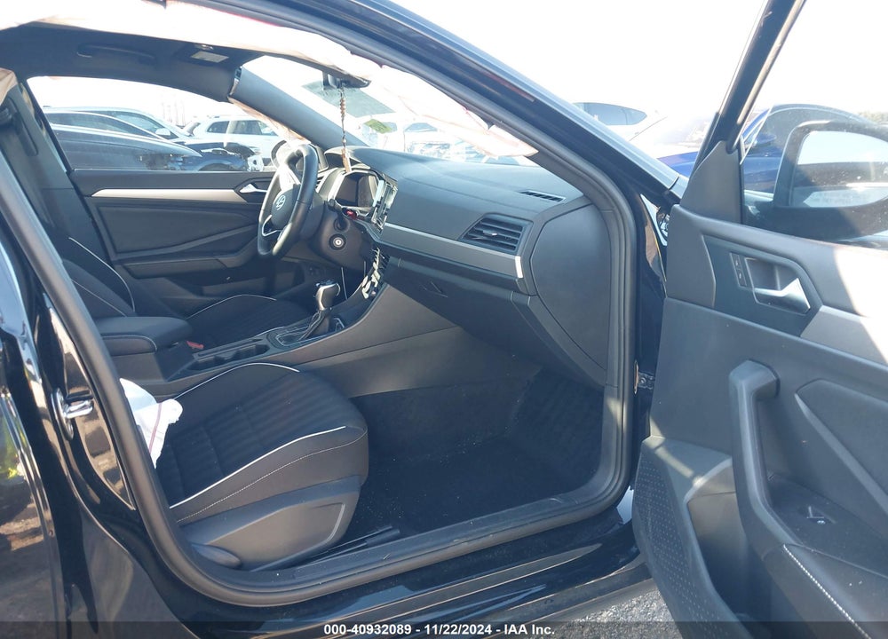 2024 VOLKSWAGEN JETTA 1.5T SPORT VIN: 3VWBM7BU5RM067366