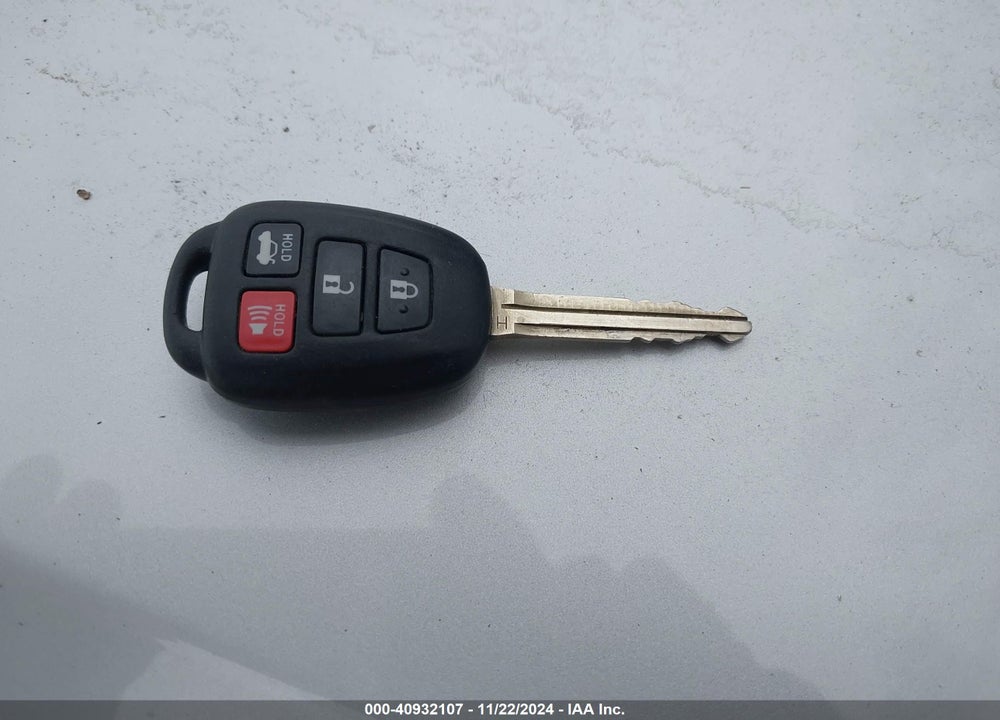 2017 TOYOTA COROLLA L/LE/XLE/SE/XSE VIN: 5YFBURHE5HP629952