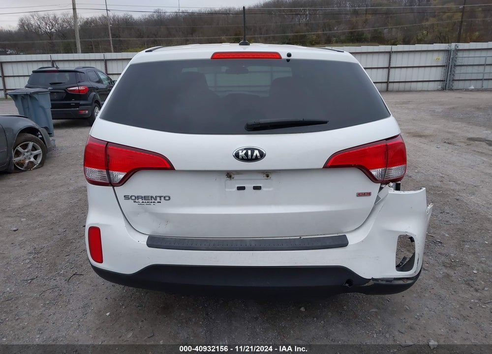 2015 KIA SORENTO LX VIN: 5XYKT3A65FG630992