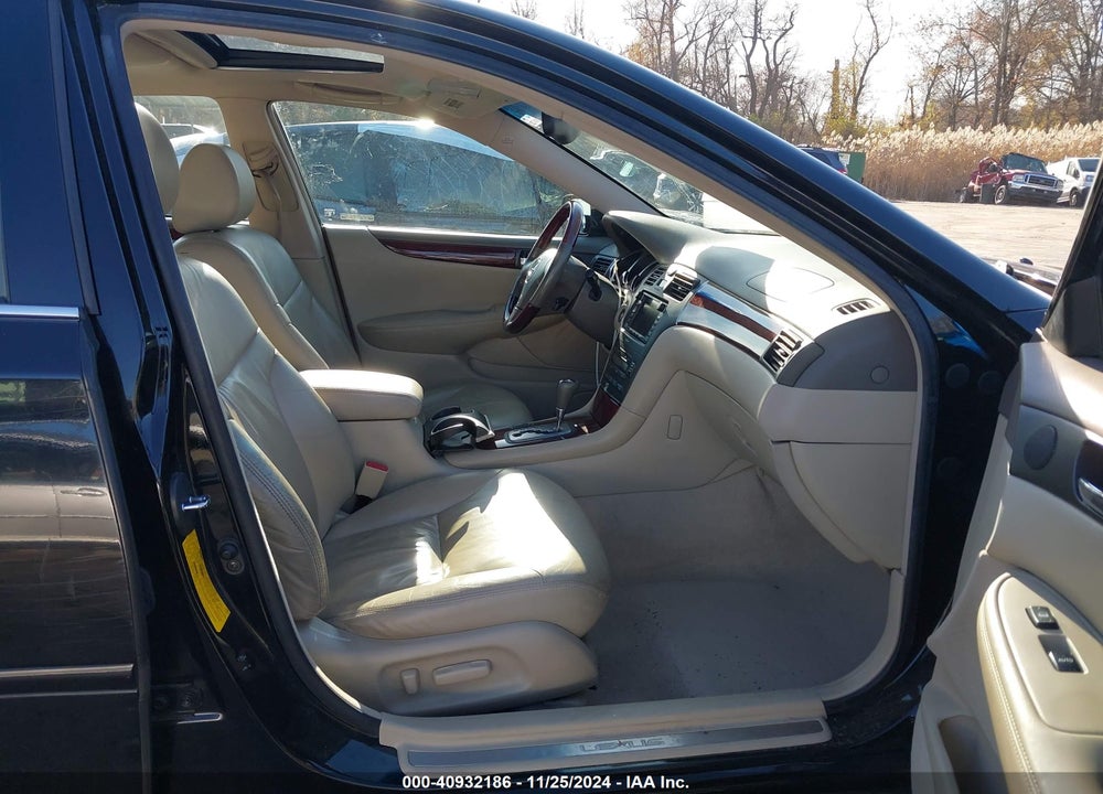 2002 LEXUS ES 300 VIN: JTHBF30G425024280