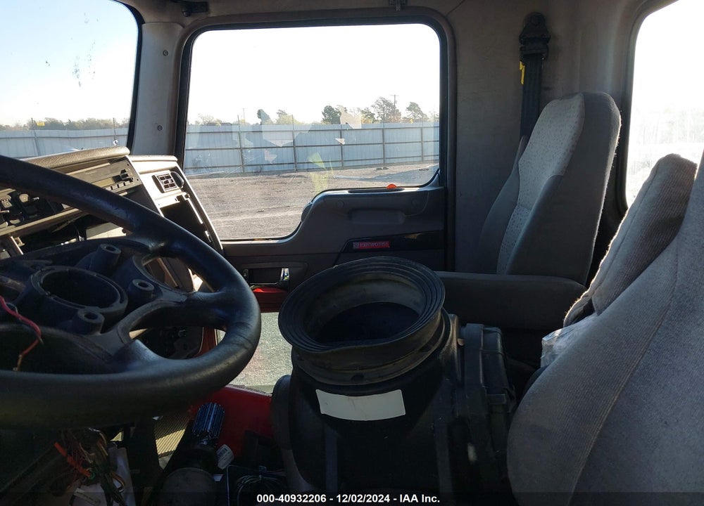 2012 KENWORTH CONSTRUCTION T370 VIN: 2NKHHN7X8CM322158