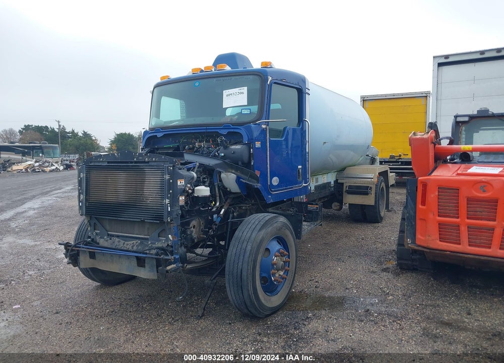 2012 KENWORTH CONSTRUCTION T370 VIN: 2NKHHN7X8CM322158