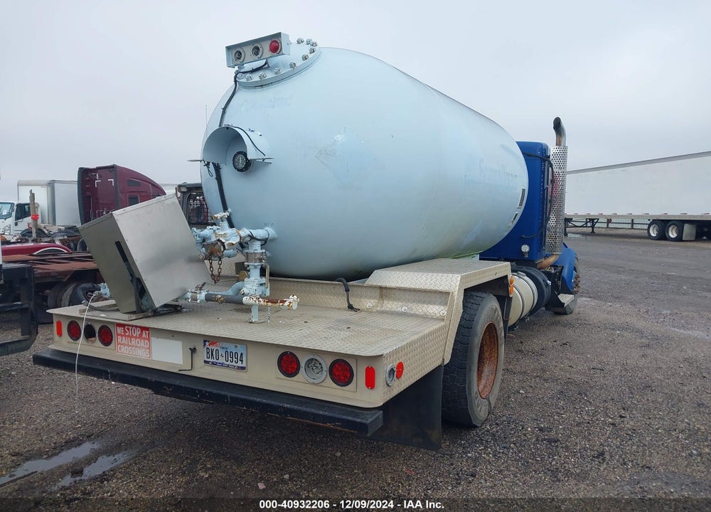 2012 KENWORTH CONSTRUCTION T370 VIN: 2NKHHN7X8CM322158