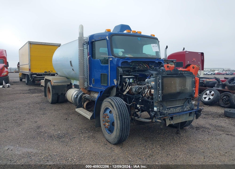 2012 KENWORTH CONSTRUCTION T370 VIN: 2NKHHN7X8CM322158
