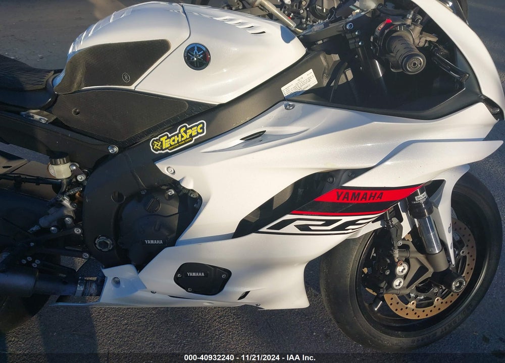 2019 YAMAHA YZFR6 VIN: JYARJ28E7KA004412