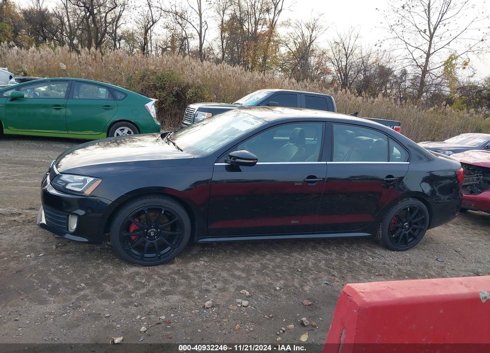 2013 VOLKSWAGEN JETTA GLI AUTOBAHN W/NAV VIN: 3VW5A7AJ2DM379151