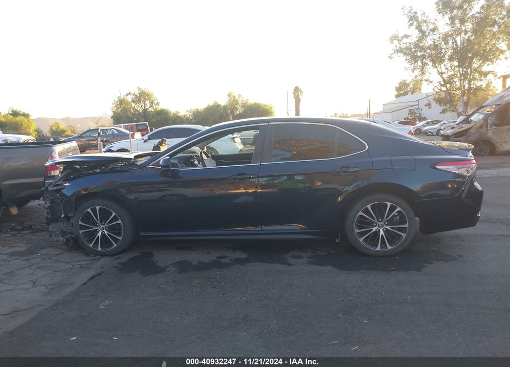2018 TOYOTA CAMRY SE VIN: JTNB11HK2J3039072