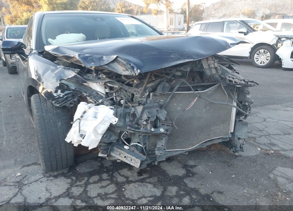2018 TOYOTA CAMRY SE VIN: JTNB11HK2J3039072
