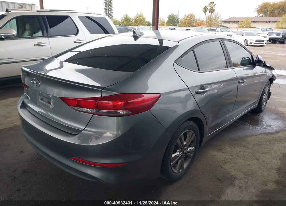 2018 HYUNDAI ELANTRA SEL VIN: 5NPD84LF3JH339177